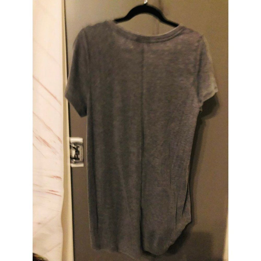 Torrid size 2 premium tee collection shirt - Picture 3 of 3